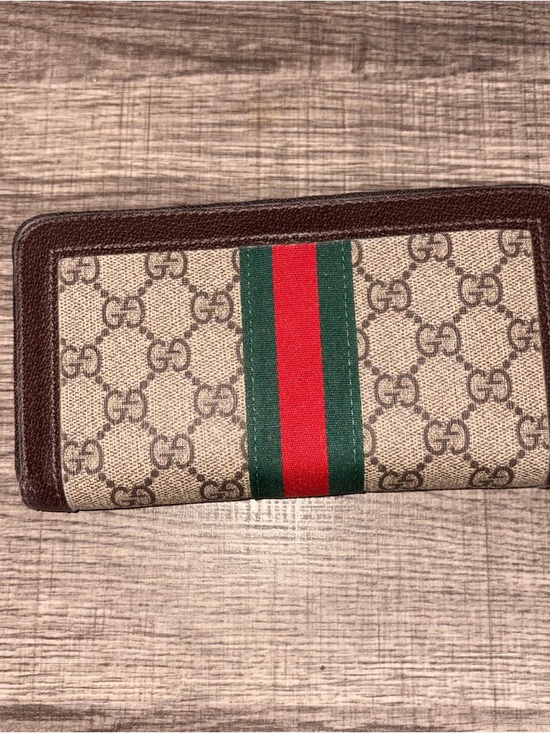 Gucci GG Supreme Zip Wallet. Red/Green Stripes with matching bag and mini charm - Picture 2 of 5